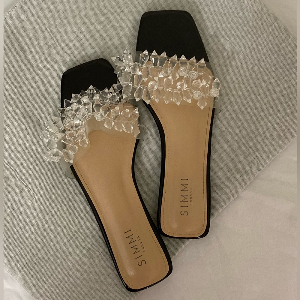Flat sandals from Simmi London. Black with crystal like clear design.